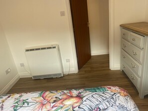 1 kamar tidur dan seprai linen