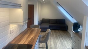 Unclassified image, 4 of 13, button - Cheerful and Unique 1 BD Flat in Yeovil Somerset (Yeovil)