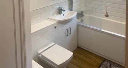 Cheerful and Unique 1 BD Flat in Yeovil Somerset