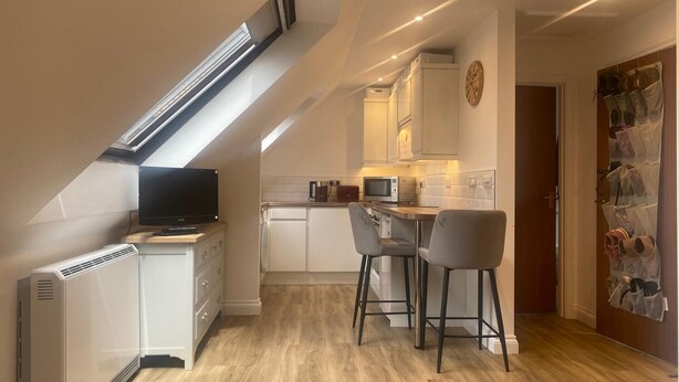 Unclassified image, 1 of 13, button - Cheerful and Unique 1 BD Flat in Yeovil Somerset (Yeovil)