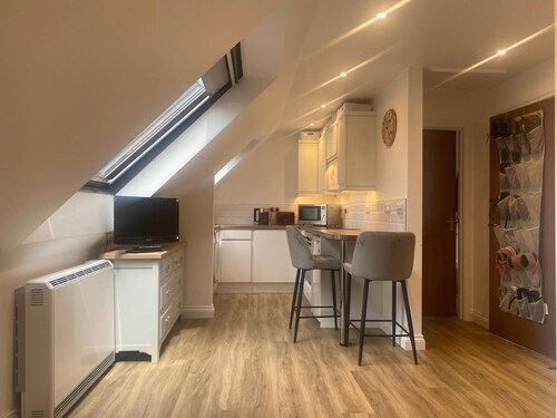 Cheerful and Unique 1 BD Flat in Yeovil Somerset