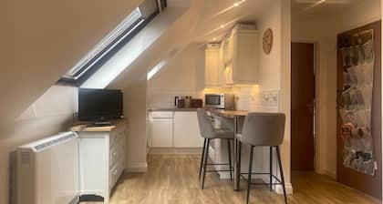 Cheerful and Unique 1 BD Flat in Yeovil Somerset