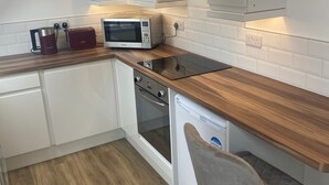 Unclassified image, 3 of 13, button - Cheerful and Unique 1 BD Flat in Yeovil Somerset (Yeovil)