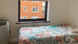 Unclassified image, 5 of 13, button - Cheerful and Unique 1 BD Flat in Yeovil Somerset (Yeovil)