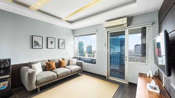 Apartment, 3 Bedrooms | Living area