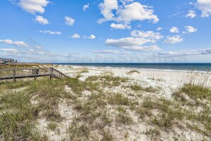 On the beach - Coastal Kyma, a completely reimagined oceanfront retreat- the beach is just beyond your back deck (Fernandina Beach)