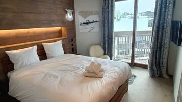 4 bedrooms, iron/ironing board, travel cot, free WiFi