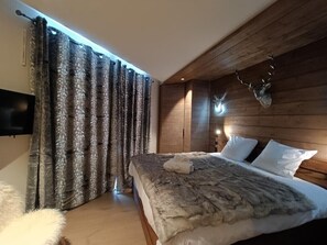 4 habitaciones, tabla de planchar con plancha y cuna de viaje 