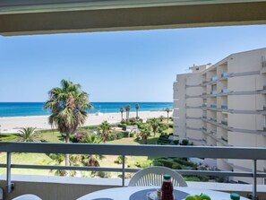 Outdoor dining - Cap Sud by Interhome (Canet-Plage)