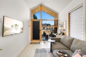 Älytelevisio, takka, tietokoneen näyttö