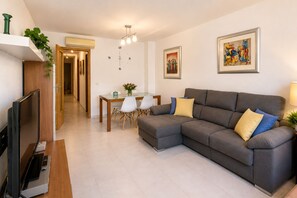 TV - Beautiful And Bright Apartment In Calafell, (Calafell)