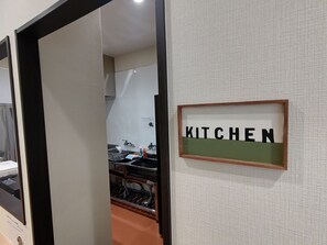 Economy Shared Dormitory | Shared kitchen | Full-size fridge, rice cooker, blender, griddle - Lodging Tokyo Tj03 - Hostel (Tokyo)