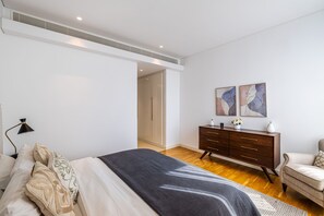 3 bedrooms, blackout drapes, iron/ironing board, free WiFi