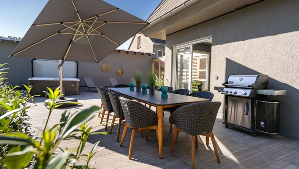 An outdoor patio with a table, chairs, a grill, and an umbrella. - 5 Bedroom Villa in Mendig (Mendig)