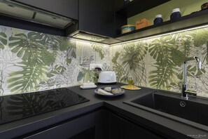 Fridge, microwave, oven, stovetop - Draisina Bike Apartments UNO (Oleggio Castello)