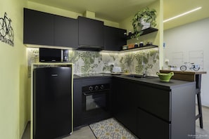 Fridge, microwave, oven, stovetop