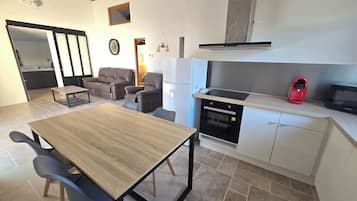 Refrigerador, microondas, horno, placa de cocina