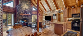 Overlook at Sleepy Creek -secluded, creek access, grill, wifi, deck, game room