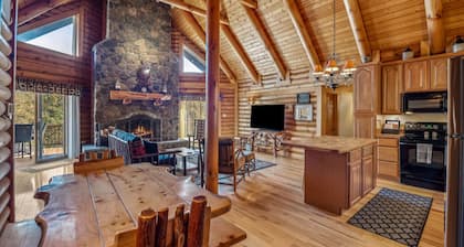 Overlook at Sleepy Creek -secluded, creek access, grill, wifi, deck, game room