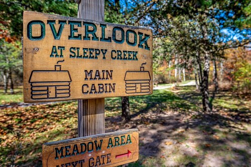 Overlook at Sleepy Creek -secluded, creek access, grill, wifi, deck, game room