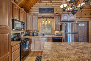 Fridge, microwave, oven, stovetop - Overlook at Sleepy Creek -secluded, creek access, grill, wifi, deck, game room (Berkeley Springs)