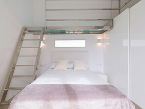 1 chambre, fer et planche à repasser, Wi-Fi gratuit, draps fournis
