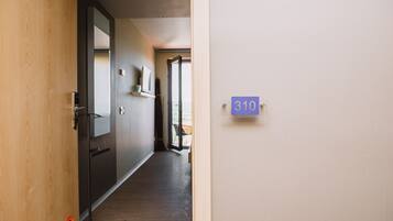 Zimmersafe, kostenloses WLAN, Bettwäsche