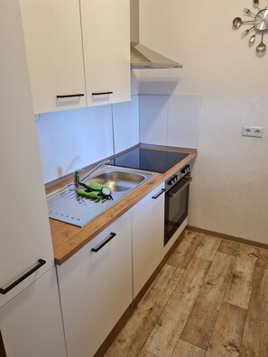 Kühlschrank, Ofen, Herdplatte, Geschirrspüler