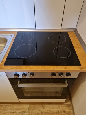 Fridge, oven, stovetop, dishwasher - Ferienwohnung Sattlerbad (Wernigerode)
