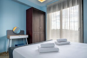 4 bedrooms, iron/ironing board, free WiFi, bed sheets