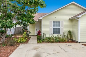 Hus (6102 Pinetree Ave) | Udendørsområde