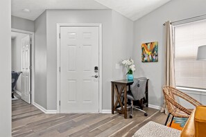 하우스 (6102 Pinetree Ave) | 외관