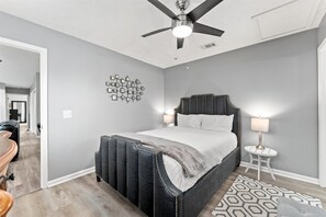 Maison (6100 Pinetree Ave) | Extérieur