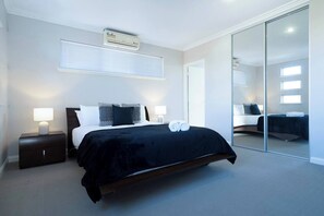 3 bedrooms, iron/ironing board, free WiFi, bed sheets