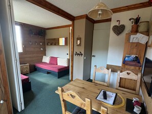 TV - Ski-in/ski-out studio with balcony, 3/4 pers., WiFi (Belle Plagne)