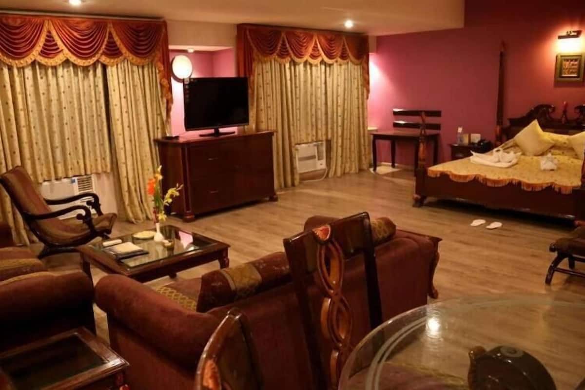 Executive Suite | Living area