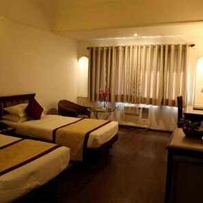 Executive Room | 1 bedroom, iron/ironing board, free WiFi, bed sheets