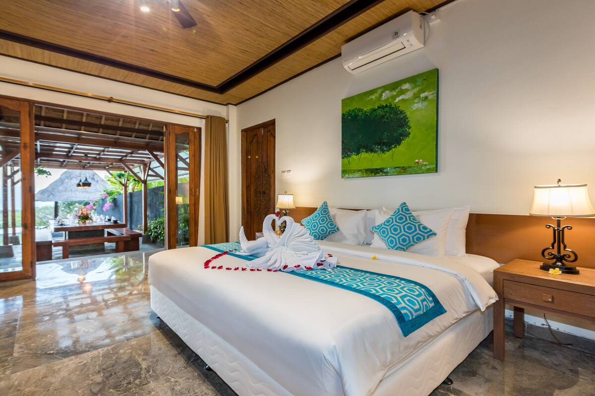 3 bedrooms, bed sheets