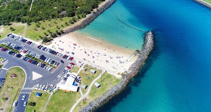 Lovely Single Level Villa close to Rockpool Beach, Tuncurry