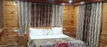 4 Bedroom Cottage by SILVERMOON HOMESTAY SHIMLA | NEAR FAGU - KUFRI