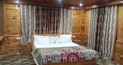 4 Bedroom Cottage by SILVERMOON HOMESTAY SHIMLA | NEAR FAGU - KUFRI
