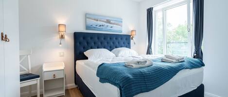 2 bedrooms, desk, free WiFi, bed sheets