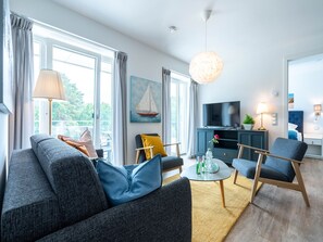 Fernseher, Tischtennisplatte