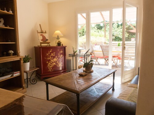Air conditionned house in a quiet village private pool in large closed garden 
