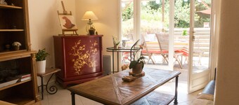 Air conditionned house in a quiet village private pool in large closed garden 