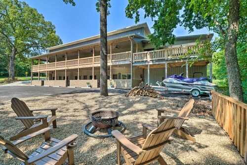 < 1 Mi to Marina: Beautiful Bull Shoals Retreat
