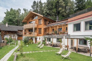 Exterior - Holiday Apartment 'La Plates - Daduman' with Mountain View, Terrace & Sauna (Ortisei)