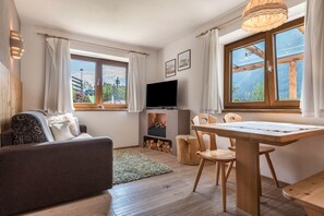 TV, tavolo da ping pong