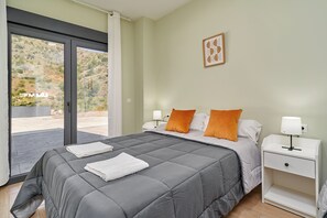 3 chambres, fer et planche à repasser, Wi-Fi gratuit, draps fournis