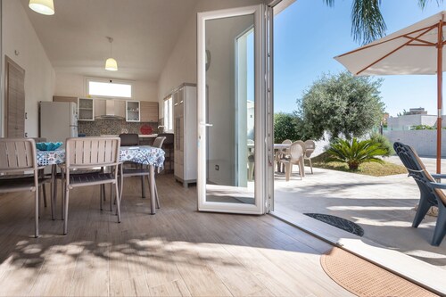 Villa Mazara nahe am Meer mit Garten und Klimaanlage